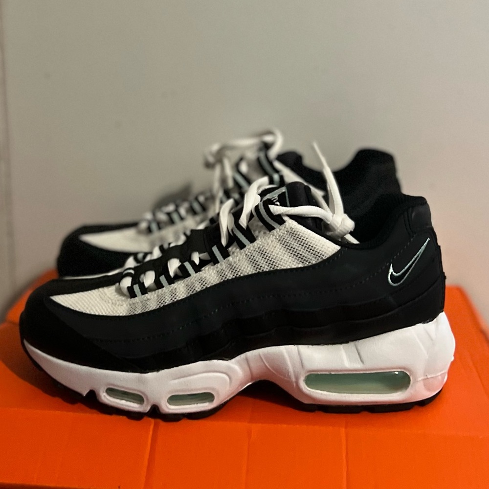 Nike Air Max 95 Recraft "Black/White/Mint/Foam" Sz 4Y/5.5W